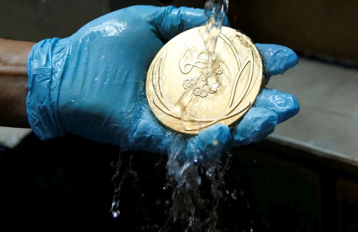 How Olympic Medals Are Made For The 2016 Olympic Games (21 pics)