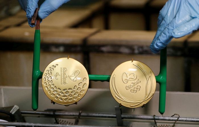 How Olympic Medals Are Made For The 2016 Olympic Games (21 pics)