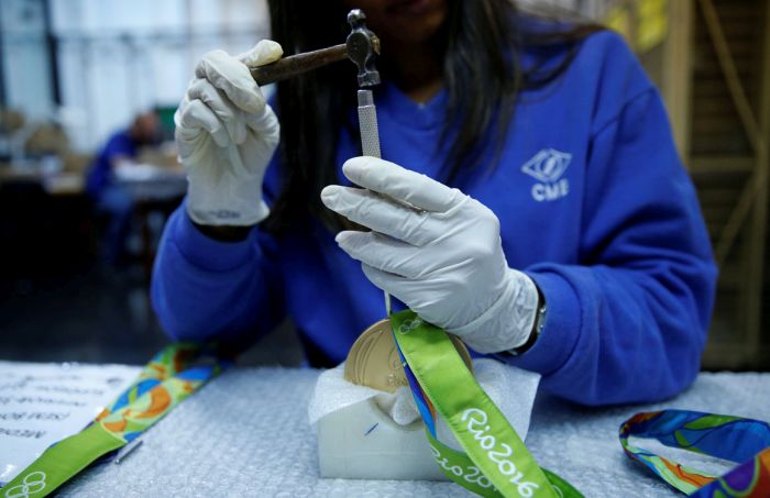 How Olympic Medals Are Made For The 2016 Olympic Games (21 pics)