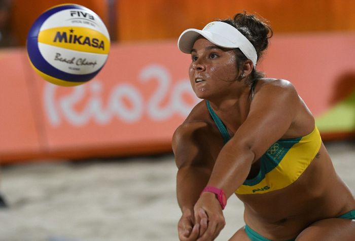 Awesome Action Shots From Beach Volleyball At The Olympic Games In Rio (25 pics)