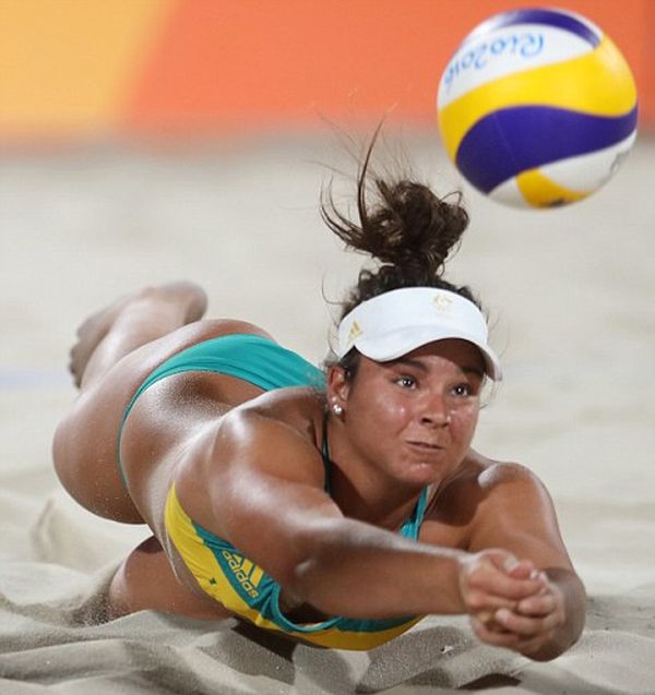 Awesome Action Shots From Beach Volleyball At The Olympic Games In Rio (25 pics)