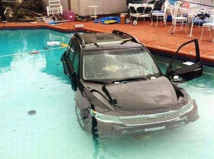 When Everything Falls Apart And You Know There's No Escape (42 pics)