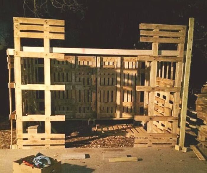 Guy Builds Impressive Shed Out Of Wooden Pallets (10 pics)