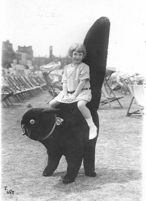 Vintage Photos That Will Leave You Baffled (27 pics)