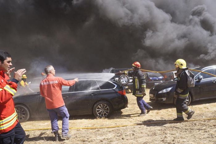 Over 400 Cars Destroyed By Fire At Music Festival (10 pics)