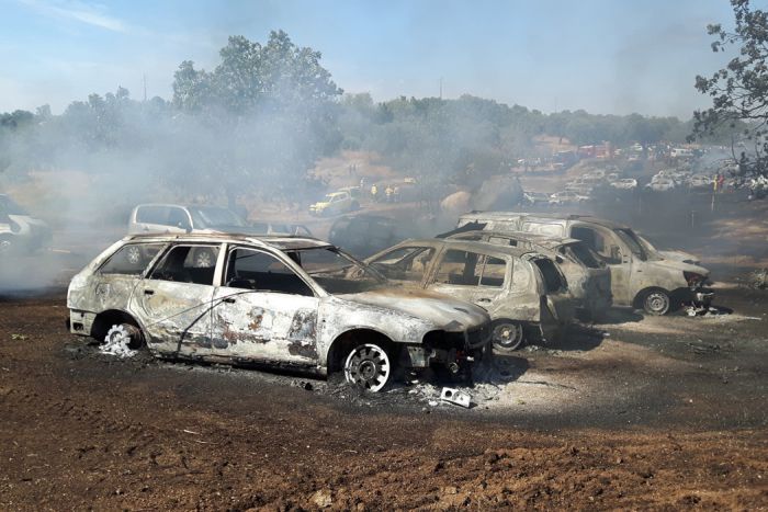 Over 400 Cars Destroyed By Fire At Music Festival (10 pics)