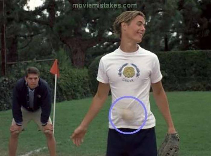 Big Movie Mistakes That You'll Never Be Able To Unsee (38 pics)