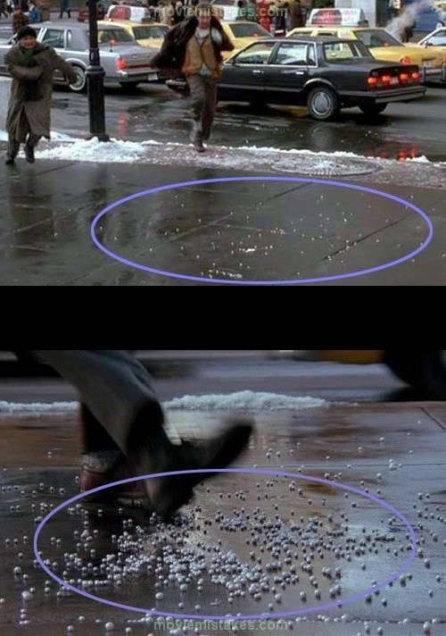 Big Movie Mistakes That You'll Never Be Able To Unsee (38 pics)