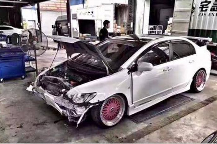 It's Pretty Obvious What Caused This Accident (3 pics)