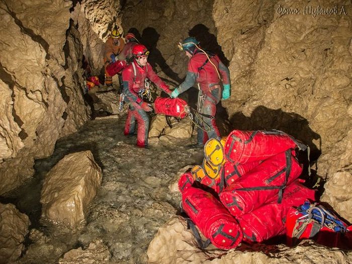 Underground Cave Shows Harsh Conditions Of The Underworld (13 pics)