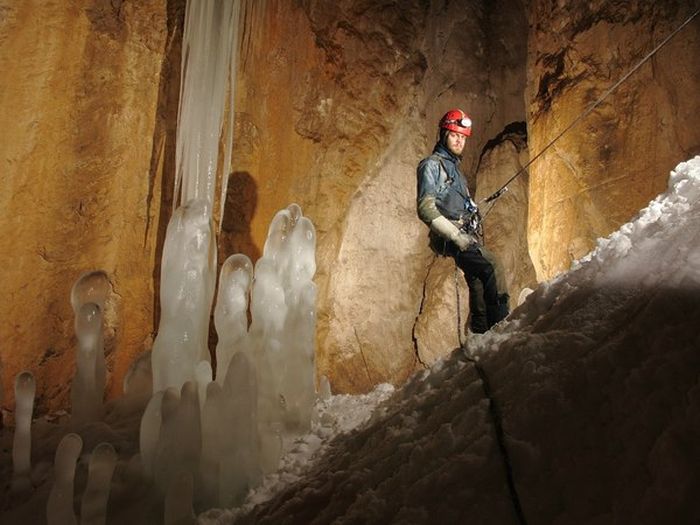 Underground Cave Shows Harsh Conditions Of The Underworld (13 pics)