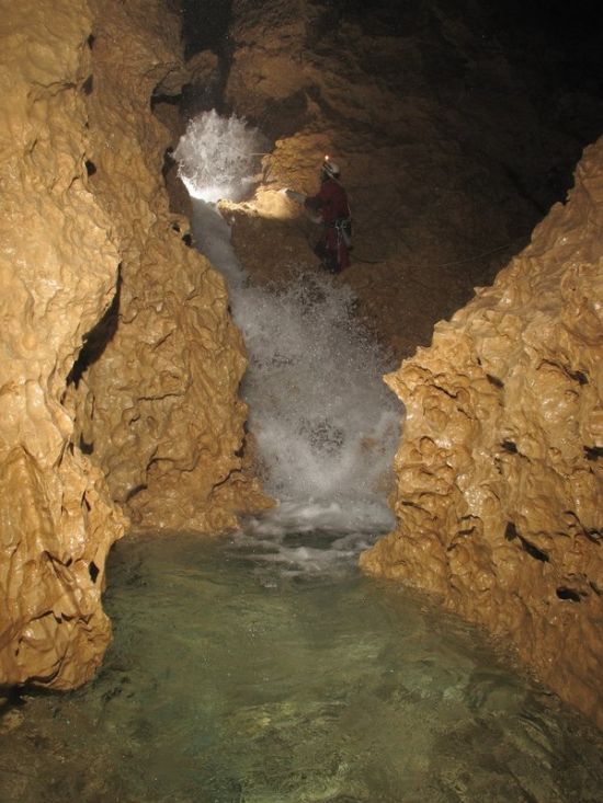 Underground Cave Shows Harsh Conditions Of The Underworld (13 pics)