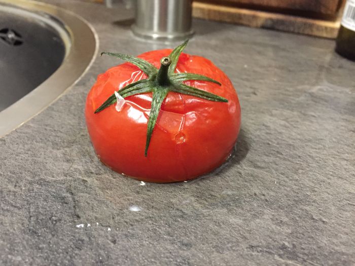 What Happens When You Let A Frozen Tomato Sit For Hours (7 pics)