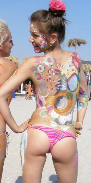 Prepare To Be Mesmerized By These Gorgeous Butts (64 pics)