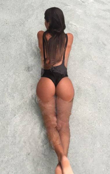 Prepare To Be Mesmerized By These Gorgeous Butts (64 pics)