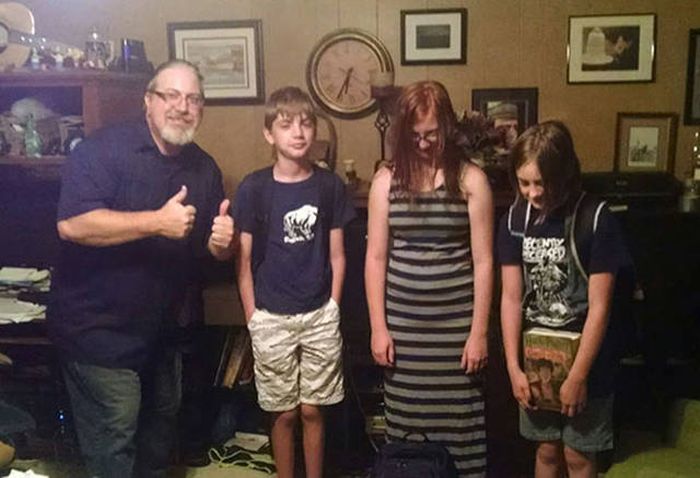 Parents Have Hilarious Reactions To The First Day Of School (24 pics)