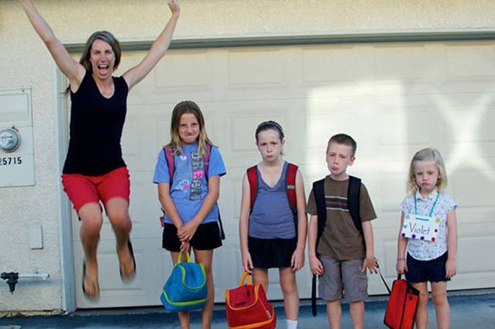 Parents Have Hilarious Reactions To The First Day Of School (24 pics)