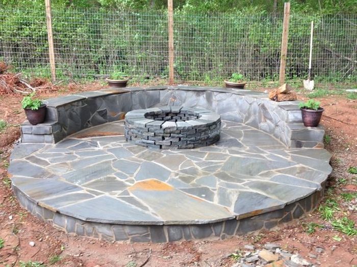 How To Build A Beautiful Fire Pit In Your Backyard Using Stones And Blocks (18 pics)