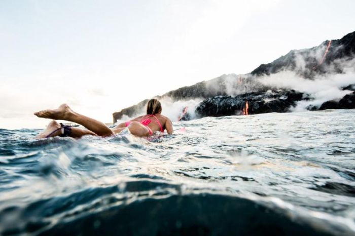 Adventurous Surfer Swims Near Erupting Volcano In Hawaii (24 pics)