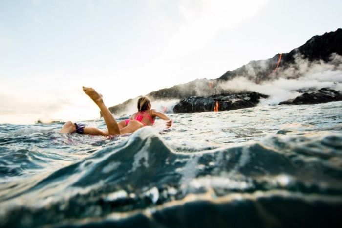 Adventurous Surfer Swims Near Erupting Volcano In Hawaii (24 pics)
