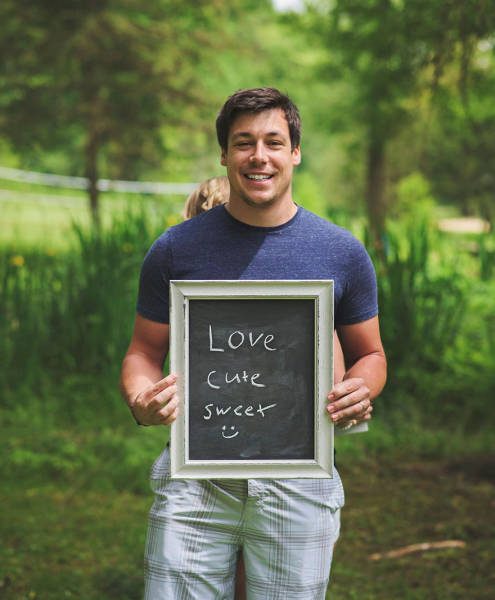 Wife Comes Up With Creative Way To Announce That She's Pregnant (10 pics) Wife Comes Up With Creative Way To Announce That She's Pregnant (10 pics)
