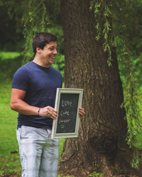 Wife Comes Up With Creative Way To Announce That She's Pregnant (10 pics) Wife Comes Up With Creative Way To Announce That She's Pregnant (10 pics)
