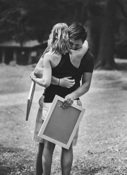 Wife Comes Up With Creative Way To Announce That She's Pregnant (10 pics) Wife Comes Up With Creative Way To Announce That She's Pregnant (10 pics)