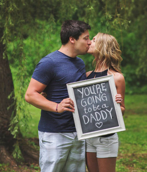 Wife Comes Up With Creative Way To Announce That She's Pregnant (10 pics)