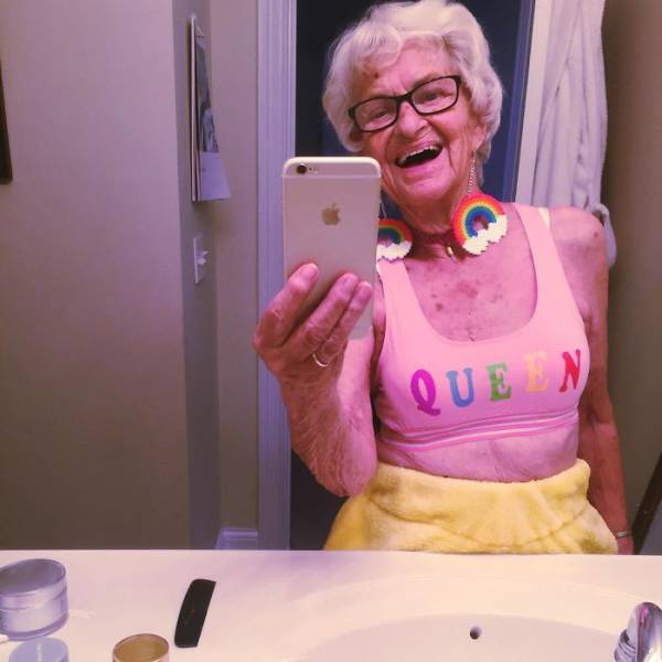 Cool Granny Is Back With Some More Epic Instagram Photos (15 pics)