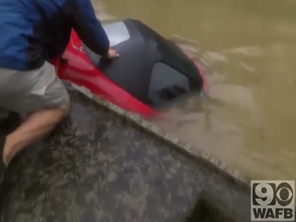 Unreal Rescue In Baton Rouge Floodwater