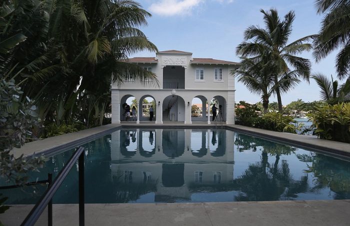 Mino Raiola Purchases Al Capone's Seven Bedroom Miami Villa (8 pics)