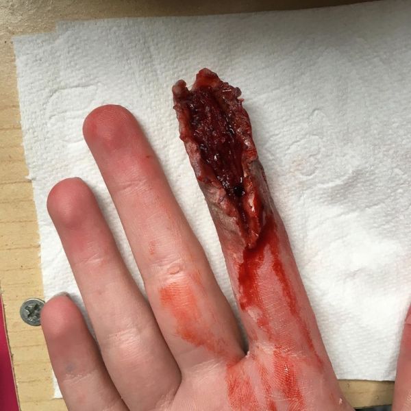 Makeup Artist Terrifies Her Followers With Gruesome Photos (13 pics)