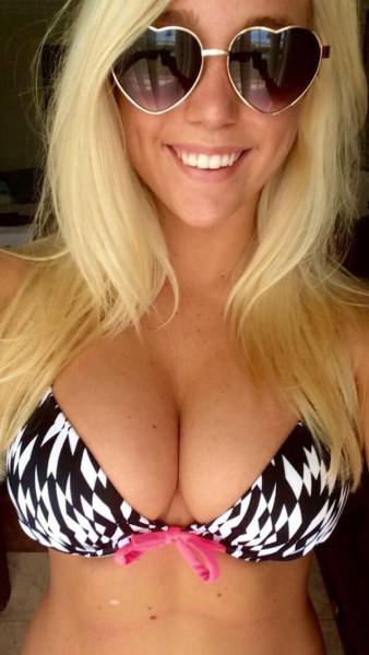 Gorgeous Busty Babes That Will Instantly Put A Smile On Your Face (60 pics)