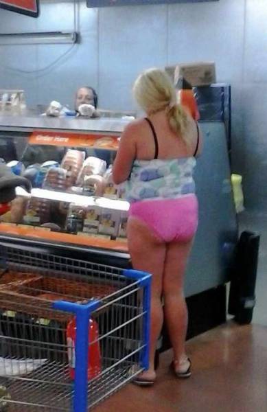 The People Of Walmart Always Wear The Most Cringeworthy Clothing (34 pics)