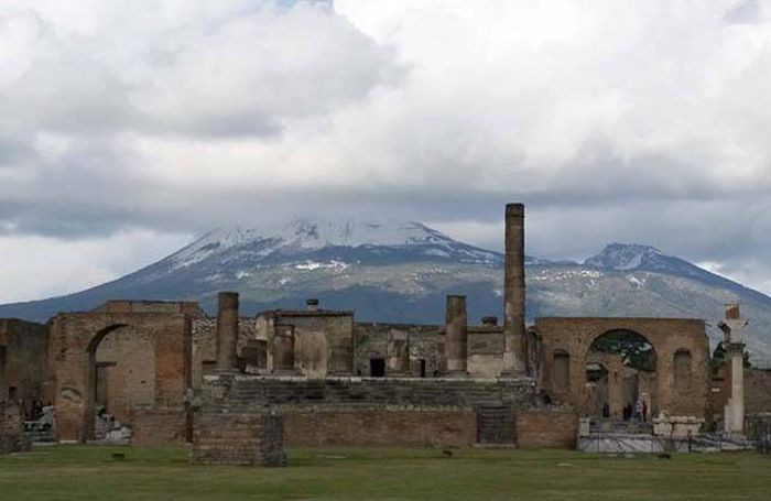 Famous Ancient Ruins From Around The World (15 pics)