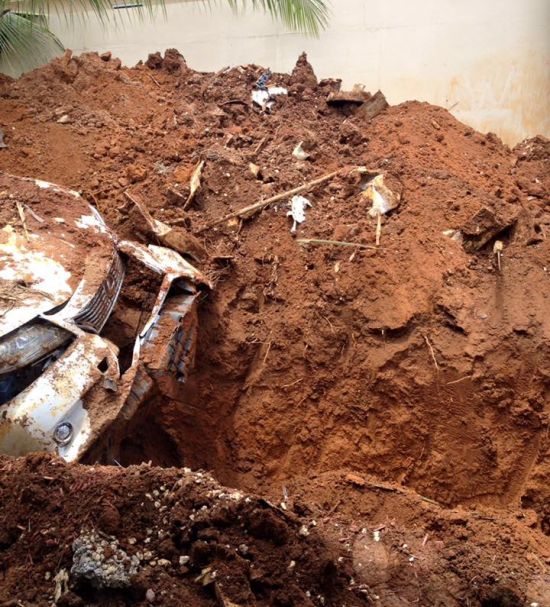 Lexus Owner Gets Busted After Burying His Own Car (4 pics)