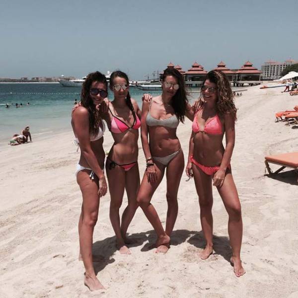 Gorgeous Women Get Even Better Looking When They Travel In Groups (55 pics)