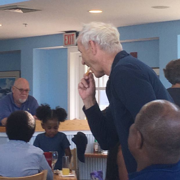 Bill Murray Randomly Steals French Fries From An Unsuspecting Stranger (2 pics)