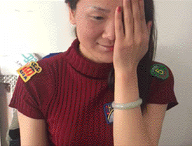 Female Covers Half Her Face To Show What A Difference Makeup Makes (6 gifs)
