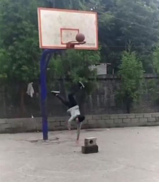 Unsuccessful Basketball Jump Goes From Bad To Worse (5 pics)