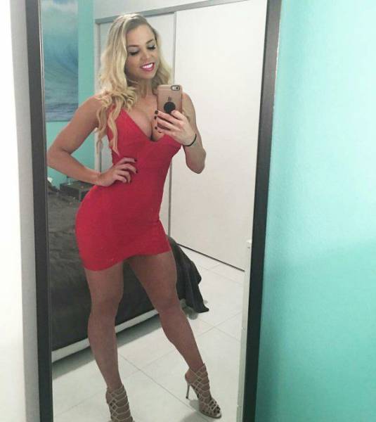 Beautiful Women In Tight Dresses Take Hotness To The Next Level (40 pics)