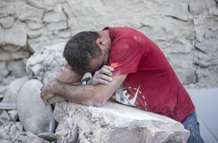 Powerful Earthquake Devastates Central Italy (27 pics)