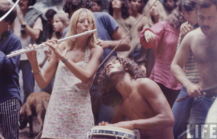 Photos That Show What It Was Like To Be At Woodstock In 1969 (43 pics)