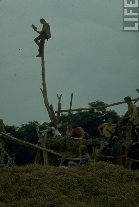 Photos That Show What It Was Like To Be At Woodstock In 1969 (43 pics)