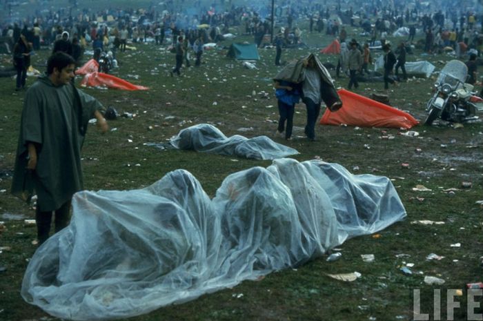 Photos That Show What It Was Like To Be At Woodstock In 1969 (43 pics)