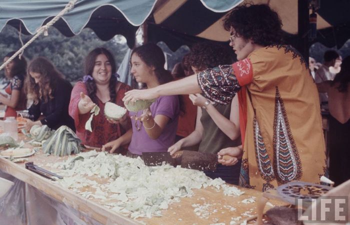 Photos That Show What It Was Like To Be At Woodstock In 1969 (43 pics)