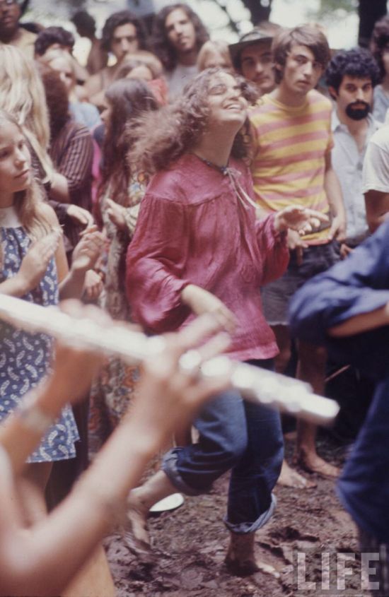 Photos That Show What It Was Like To Be At Woodstock In 1969 (43 pics)