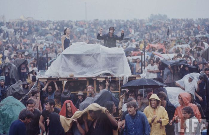 Photos That Show What It Was Like To Be At Woodstock In 1969 (43 pics)