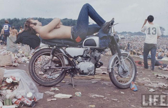 Photos That Show What It Was Like To Be At Woodstock In 1969 (43 pics)