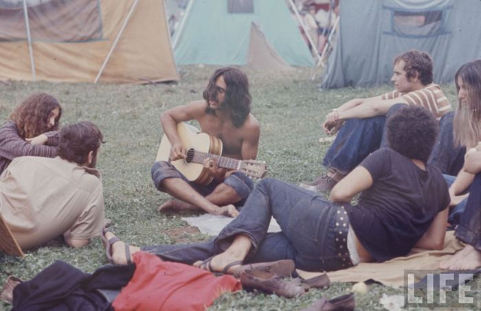 Photos That Show What It Was Like To Be At Woodstock In 1969 (43 pics)